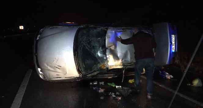 Yağmur sebebiyle kayganlaşan yolda otomobil takla attı: 4 yaralı