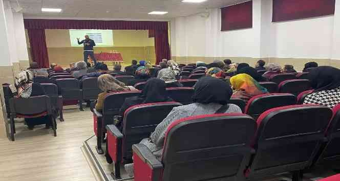 Öğrenci velilerine uyuşturucu bağımlılığı anlatıldı