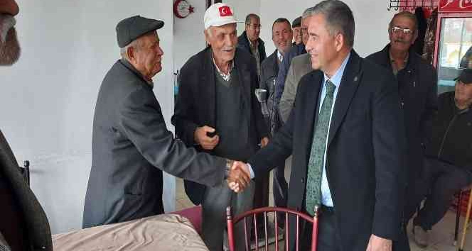 Vali Buhara, köylerde ilkokul öğrencileriyle bir araya geldi