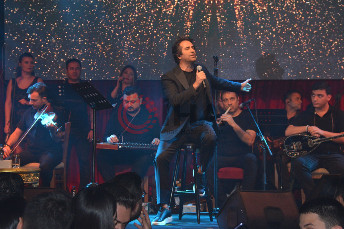 Mahsun Kırmızıgül 17 yıl sonra İzmir’de sahne aldı