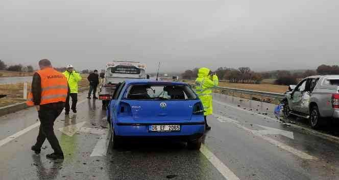 Gediz’de trafik kazası: 4 yaralı