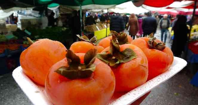 Kış mevsiminin gözdesi cennet hurması vücut direncini koruyor