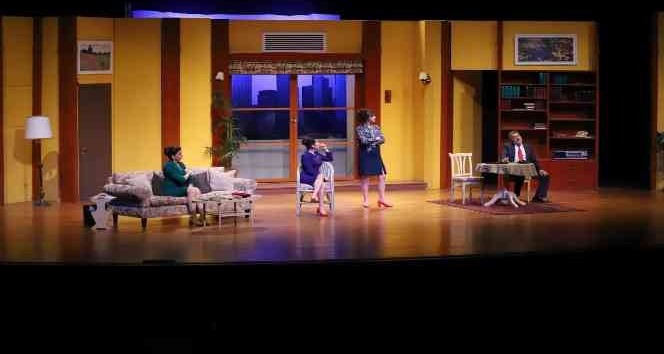 “İkinci Caddenin Mahkumu” adlı tiyatro oyunu NEVÜ’de sahnelendi