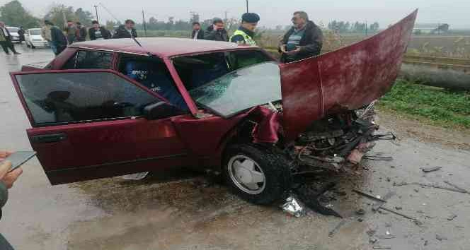 Kamyon ile otomobil çarpıştı: 2 yaralı