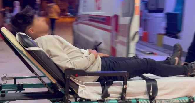 Sigara vermeyen genci karnından bıçakladı