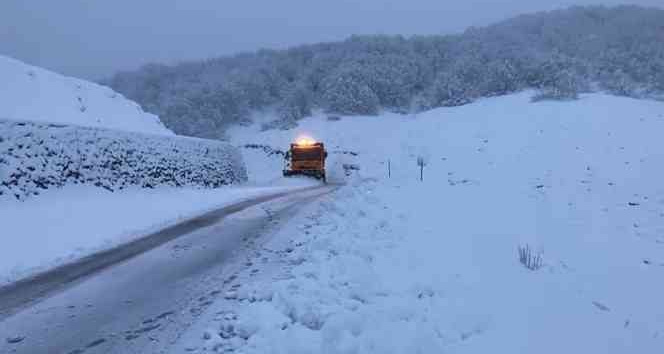 Tunceli’de karla mücadele sürüyor