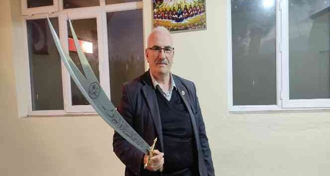Bayramiç’te cem evine Zülfikar kılıcı hediye edildi