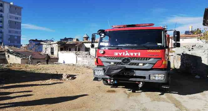 Karaman’da metruk evde yangın çıktı