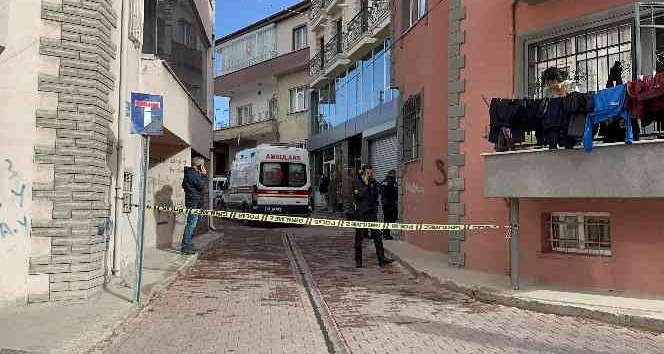 Apart otelde biri kadın iki gencin cesedi bulundu