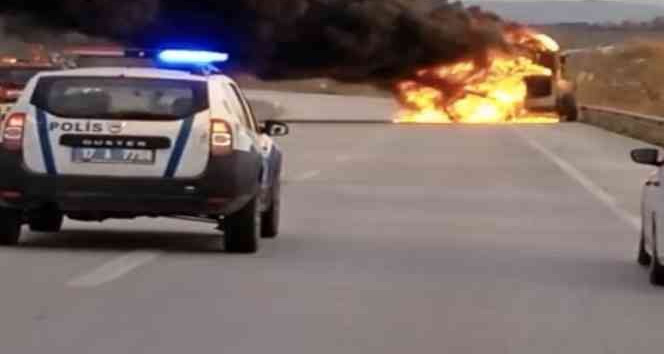 Çanakkale’de seyir halindeki greyder alev alev yandı