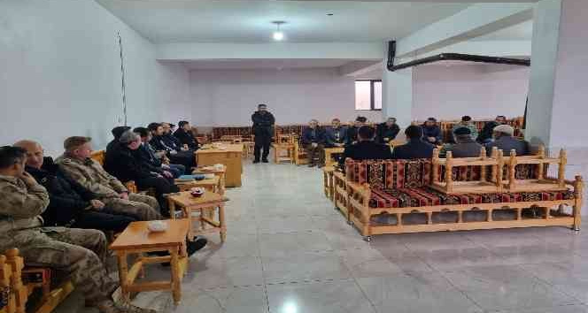 Karlıova Kaymakamı Gilan, köy halkının sorunlarını dinledi