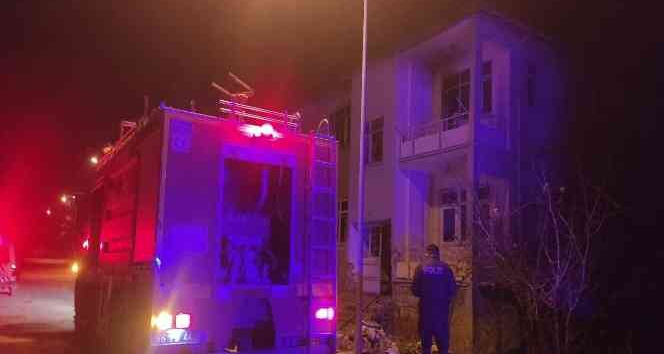 Çatı katı yangını paniğe neden oldu