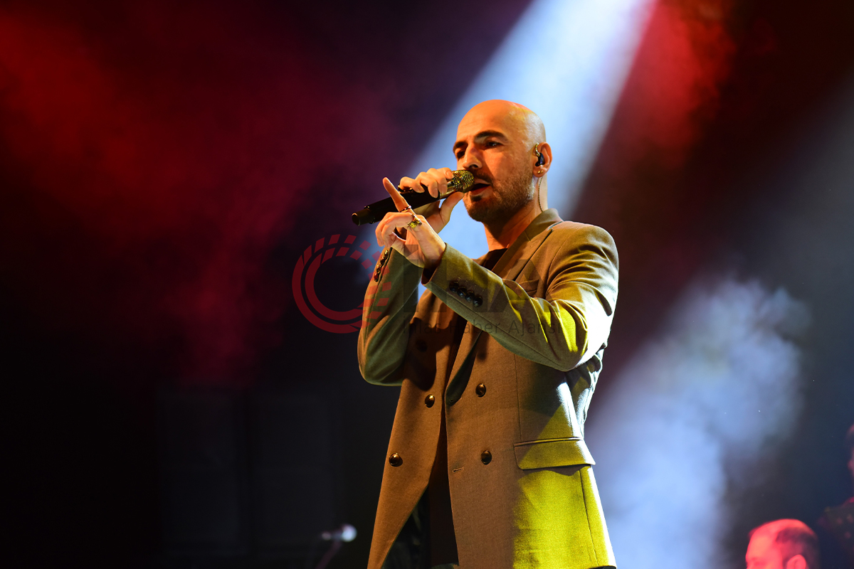 Soner Sarıkabadayı Bursa'da sevenleriyle buluştu