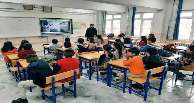 AFAD okullarda eğitime devam ediyor