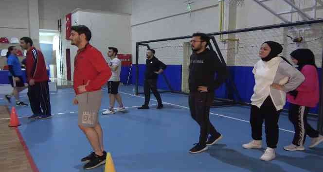 Polis adayları nefes kesen parkurda zamana karşı yarışıyor