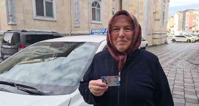 Dört çocuk, on torundan sonra bir de ehliyet sahibi oldu