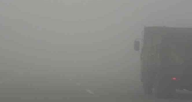 43 ilin geçiş güzergahında yoğun sis: Görüş mesafesi 20 metreye kadar düştü