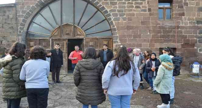 Öğenciler tarihi El Aman Hanını gezdi