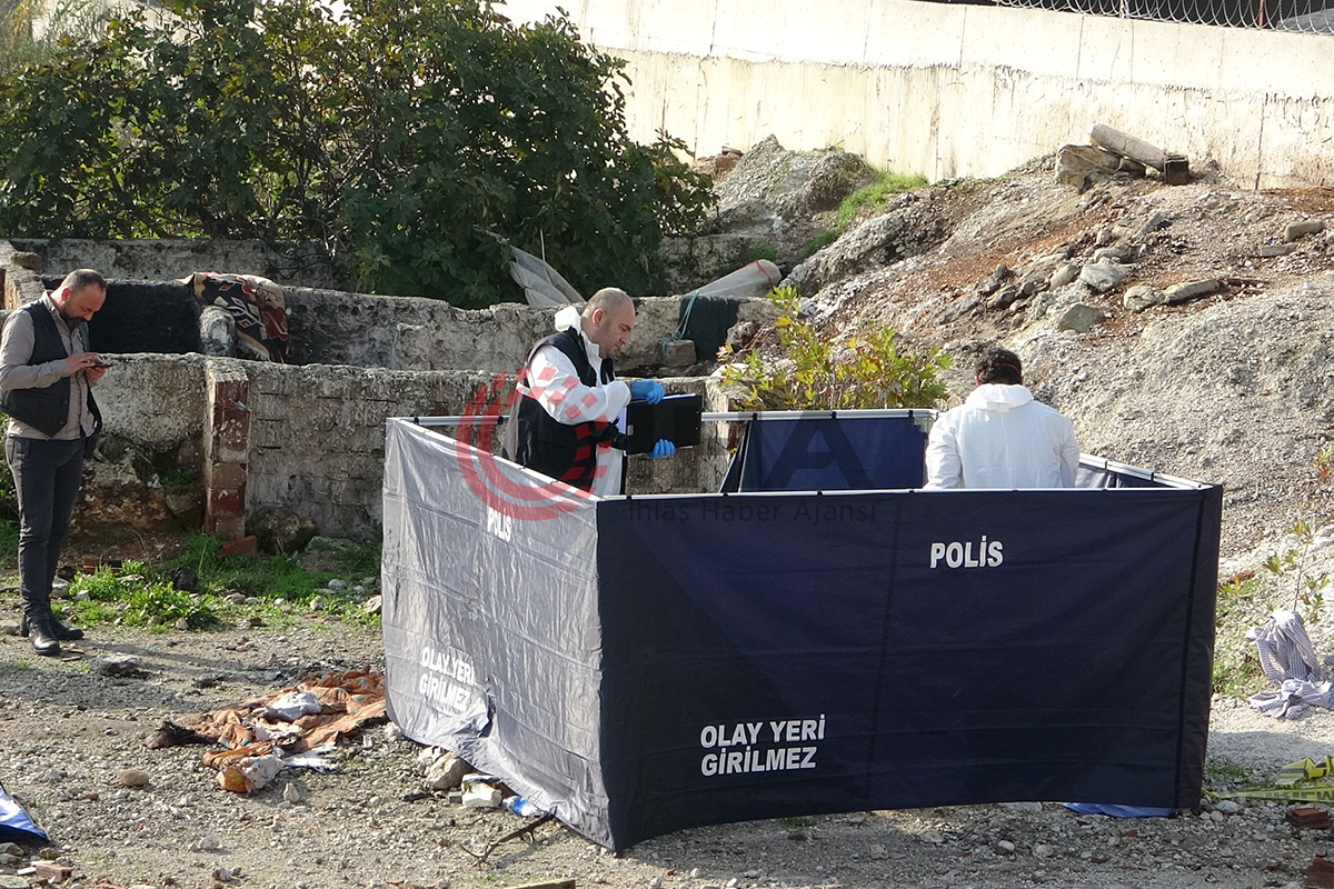 Antalya’da boş arazi içerisinde kadın cesedi bulundu