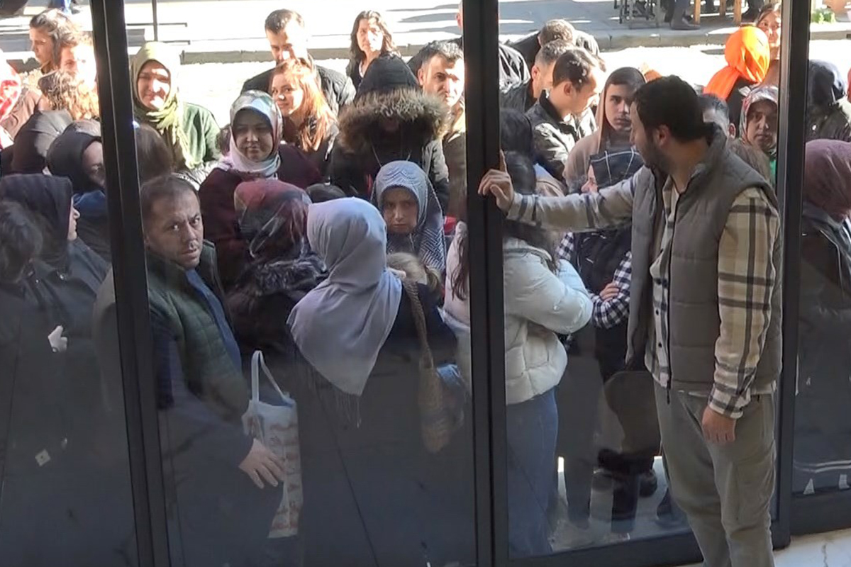 Türkiye'nin farklı illerinden indirim izdihamları