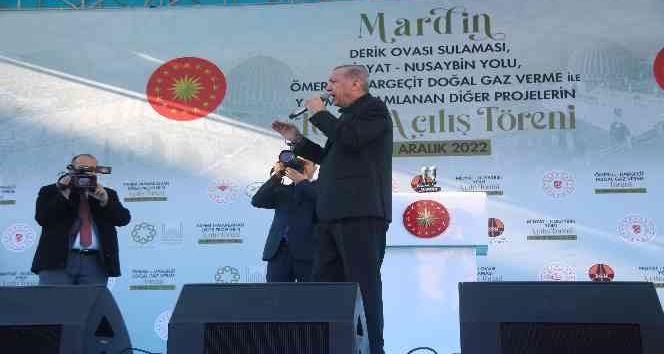 Cumhurbaşkanı Recep Tayyip Erdoğan: “Kardeşliğin şehri Mardin’i sahip olduğu güzelliklerden koparmak için çok uğraştılar. Her türlü fitneyi zulmü denediler. Ama hamdolsun Mardin kim olduğunu unutmadı.”