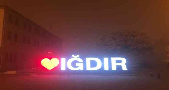 Iğdır’da yoğun sis hayatı felç etti