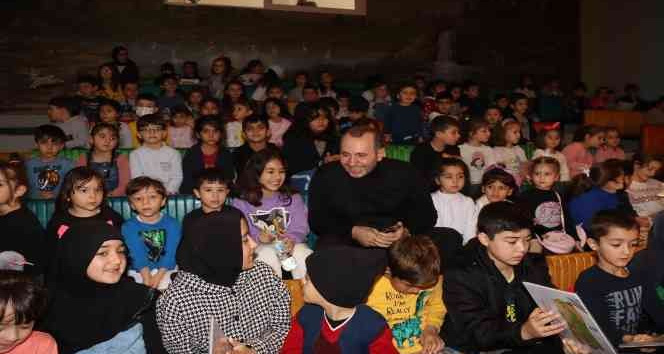 Yalova’da minikler tiyatro oyunuyla doyasıya eğlendi