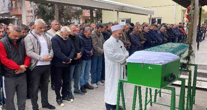 17 yaşındaki kızı tarafından bıçaklanarak öldürülen baba toprağa verildi