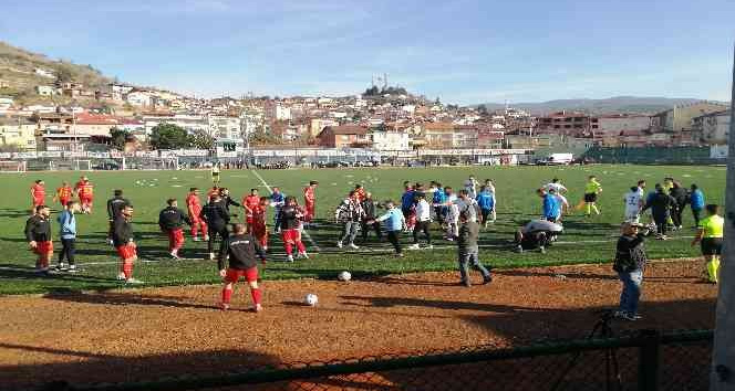 Amatör maçta kavga: 2 yaralı