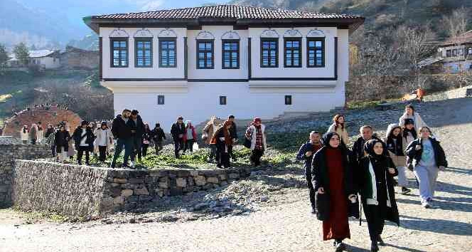 Üniversite öğrencileri tarihi Süleymaniye mahallesini keşfetti