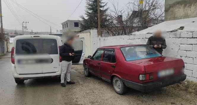 Van’da çalıntı 3 otomobil ele geçirildi, 20 kişi tutuklandı
