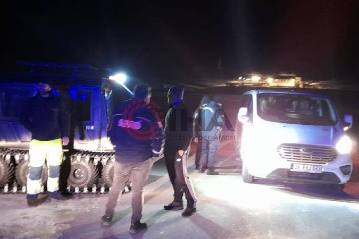 Malezya uyruklu 7 kişilik aile kar nedeniyle yolda mahsur kaldılar