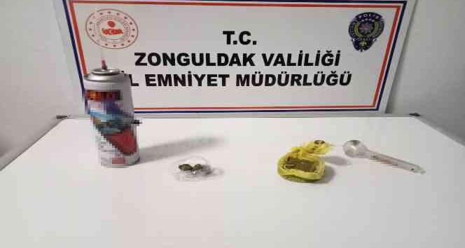 Polisin aradığı şüphelinin üzerinden uyuşturucu çıktı