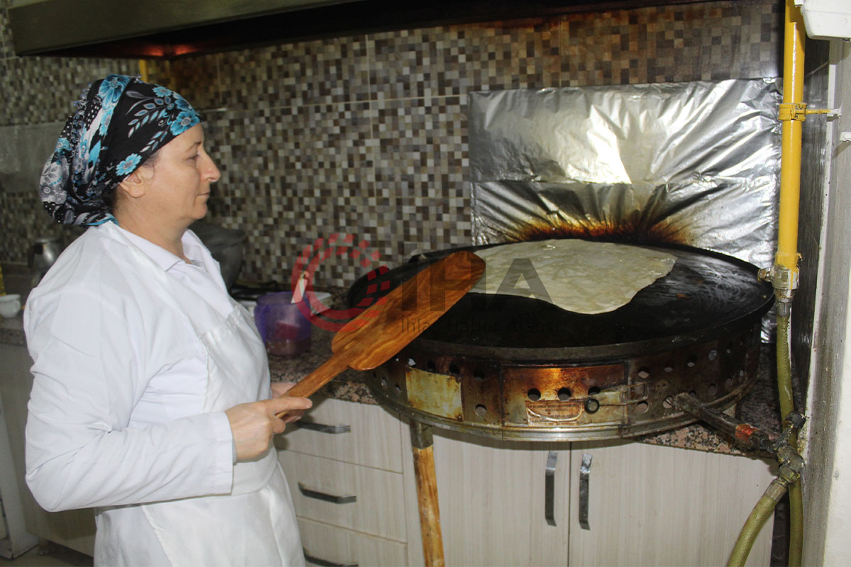 Biriktirdiği parasıyla açtığı dükkânında kadınlara istihdam sağlıyor