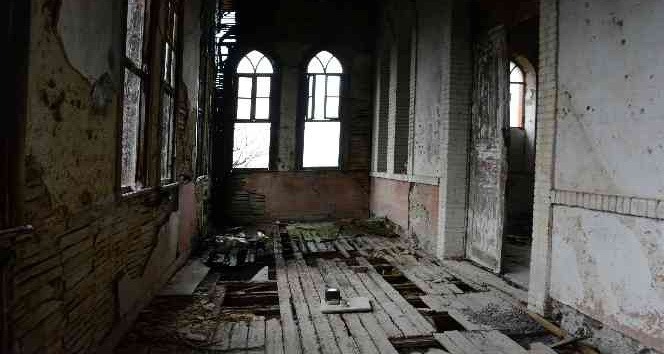 149 yıllık Amerikan Koleji dönemin izlerini taşıyor