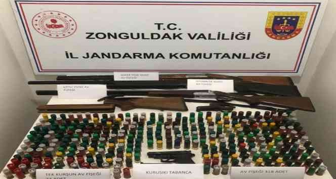 Jandarmanın baskın yaptığı evden cephanelik çıktı