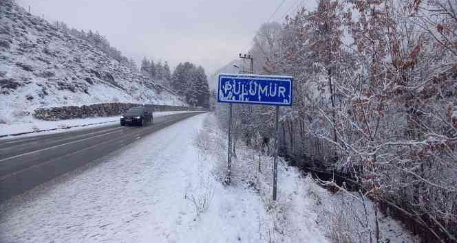 Tunceli’de karla mücadele sürüyor
