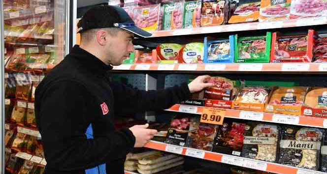 Altınova’da zincir marketlerde sıkı denetim