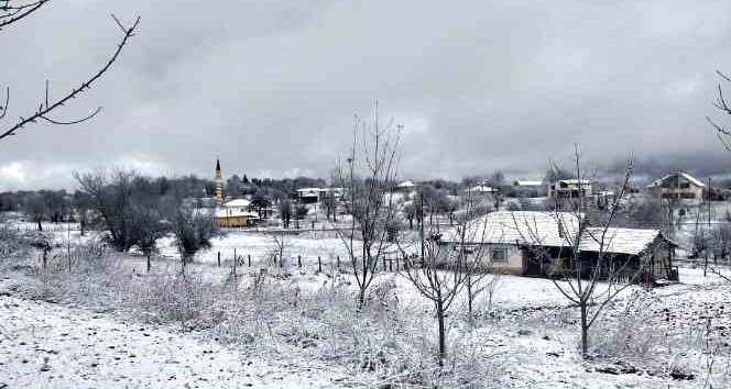 Tokat’ta yüksek kesimler beyaz örtü ile kaplandı