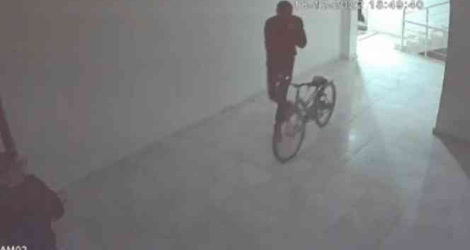 Nusaybin’de hırsızlar binadan bisiklet çaldı