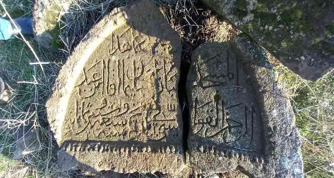 Asırlık Hazır Baba Türbesi göz göre göre yok oluyor