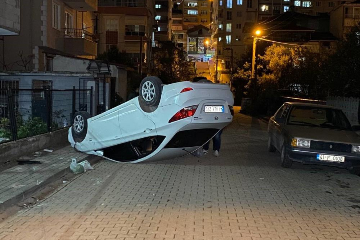 Köpekten kaçarken otomobiliyle takla attı: 3 yaralı