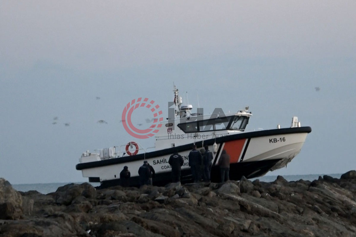Sahil güvenlik botu kayalıklara çarptı: 5 yaralı