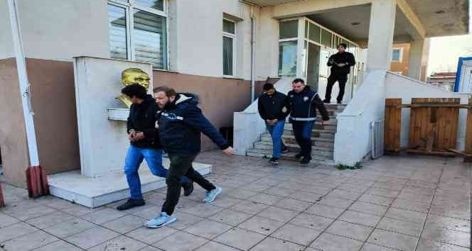 Uzunköprü emniyetinden uyuşturucu tacirlerine operasyon