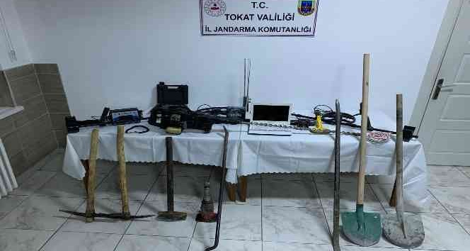 Tokat’ta izinsiz kazı yapan 9 kişi yakalandı