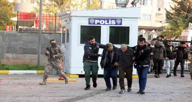 Uyuşturucu ticareti yapan 10 kişi tutuklandı