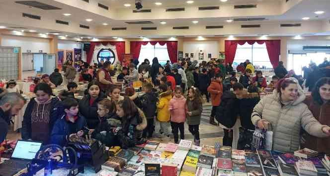 Altınova Belediyesi 2. Kitap Fuarı’na yoğun ilgi