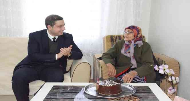 Kaymakam’dan 100 yaşına giren Şemam nineye doğum günü sürprizi