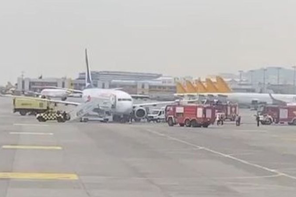 Sabiha Gökçen Havalimanına inen yolcu uçağının lastiği patladı