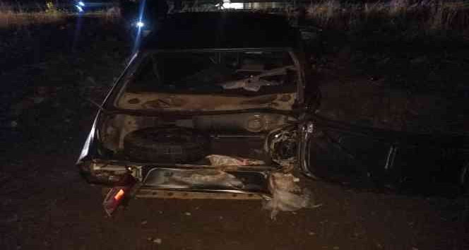 Önce bariyere çarptı, sonra yol dışına savruldu